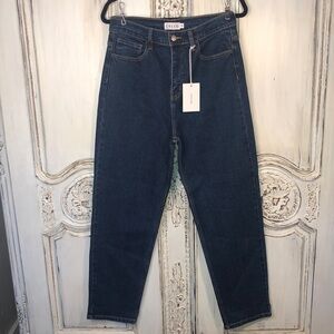 CELLO NWT Slight Barrel Leg Medium Wash Five Pocket Jeans Size 13 JR.
